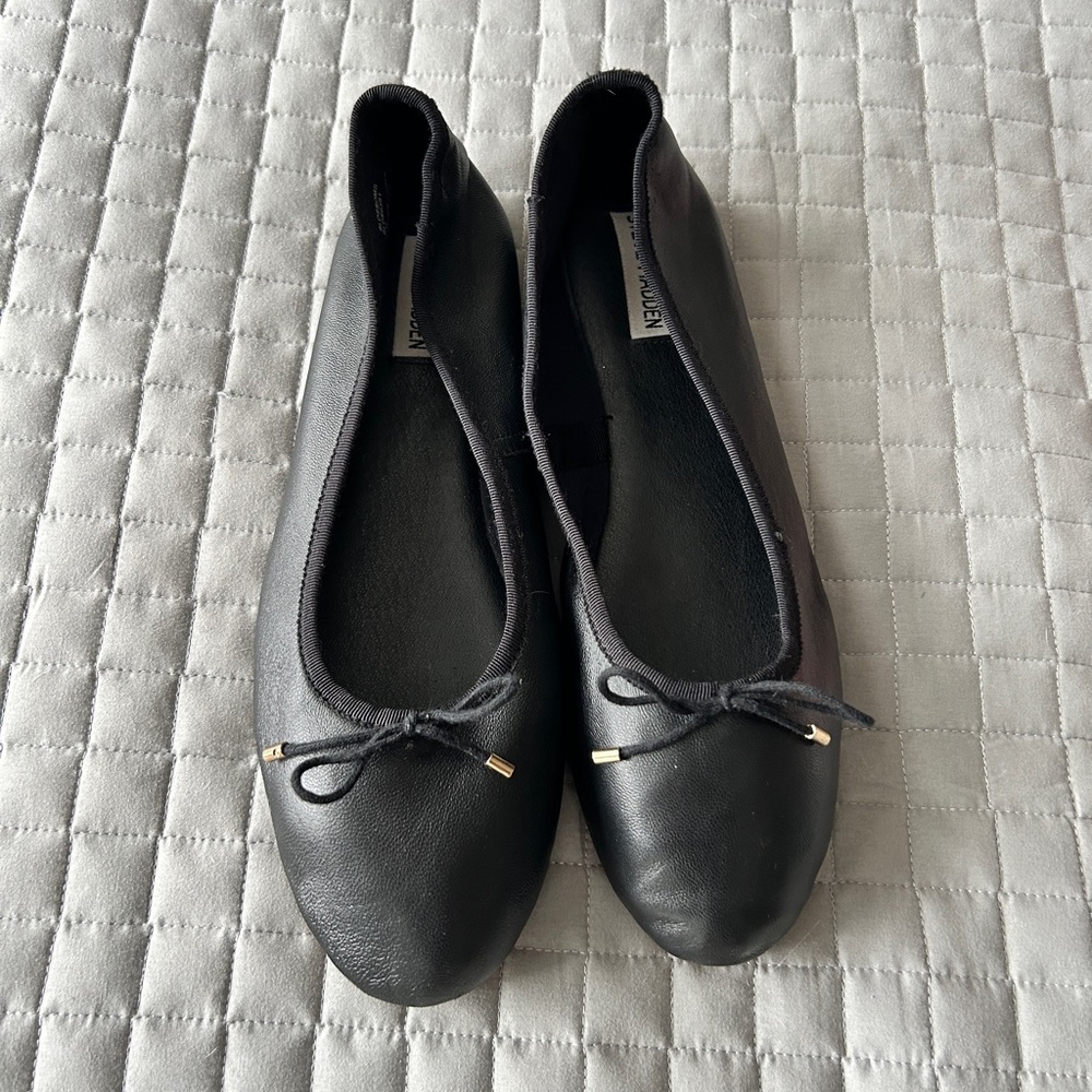 Steve Madden Black Leather Ballet Flats